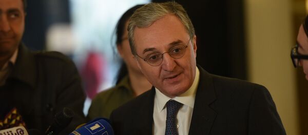 Зограб Мнацаканян посетил выставку Christmas Bazaar - Sputnik Армения