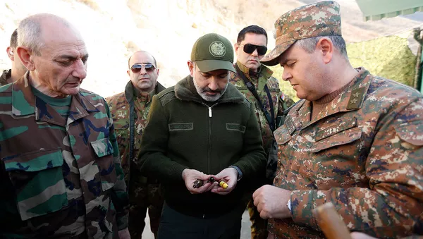 Премьер-министр Армении Никол Пашинян и президент Карабаха Бако Саакян побывали на оборонительных позициях Карабаха (30 ноября 2019). Карабах - Sputnik Армения