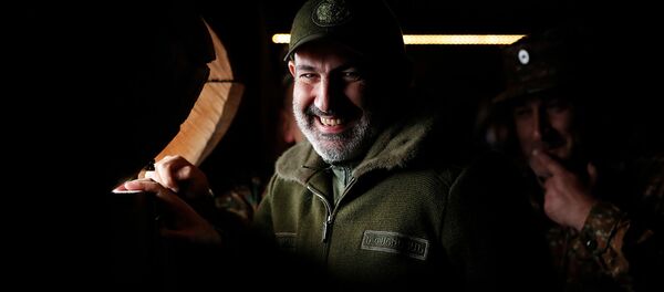 Премьер-министр Армении Никол Пашинян и президент Карабаха Бако Саакян побывали на оборонительных позициях Карабаха (30 ноября 2019). Карабах - Sputnik Армения