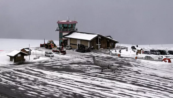 Самолет Pilatus PC-12 в аэропорту Куршевеля. Архивное фото - Sputnik Армения