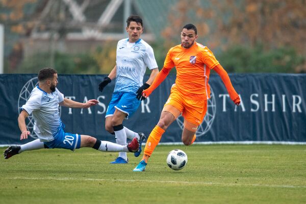 Марко, покажи Рубену, как надо! Александр Григорян провёл вторую игру Урарту - Sputnik Армения