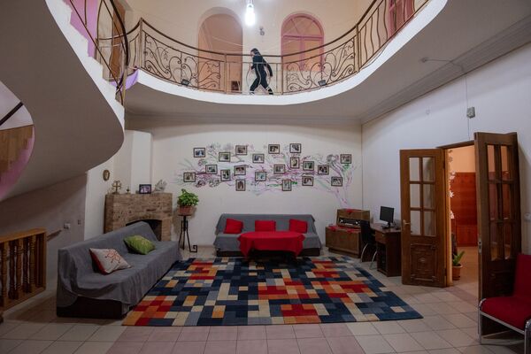 Никогда не поступлю, как родители: где находят приют воспитанницы детдома в Армении Никогда не поступлю, как родители: где находят приют воспитанницы детдома в Армении - Sputnik Армения