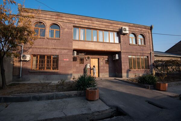 Никогда не поступлю, как родители: где находят приют воспитанницы детдома в Армении Никогда не поступлю, как родители: где находят приют воспитанницы детдома в Армении - Sputnik Армения