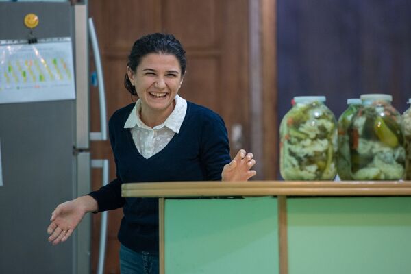 Никогда не поступлю, как родители: где находят приют воспитанницы детдома в Армении Никогда не поступлю, как родители: где находят приют воспитанницы детдома в Армении - Sputnik Армения