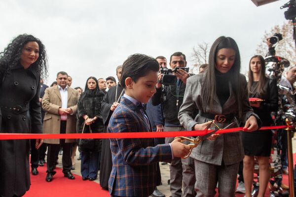 «Բոլորն ուզել են փայ մտնեն, բոլորը».  ո՞ւմ է պատկանում Աբովյանի ադամանդի գործարանը - Sputnik Արմենիա