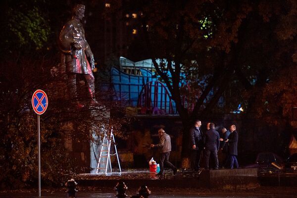 Хотят бросить тень на отношения Армении и России — Сандыков о ЧП с памятником Грибоедову - Sputnik Армения