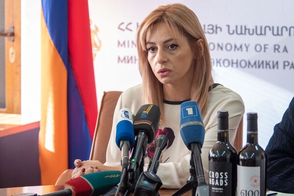 «Այս գինիներն այստեղ են, որովհետև ես բարի մարդ եմ».  օրգանական գինին «խնդրում են» դրսերում - Sputnik Արմենիա