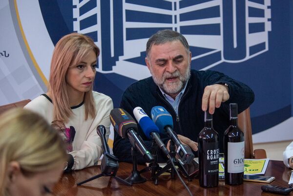 «Այս գինիներն այստեղ են, որովհետև ես բարի մարդ եմ».  օրգանական գինին «խնդրում են» դրսերում - Sputnik Արմենիա