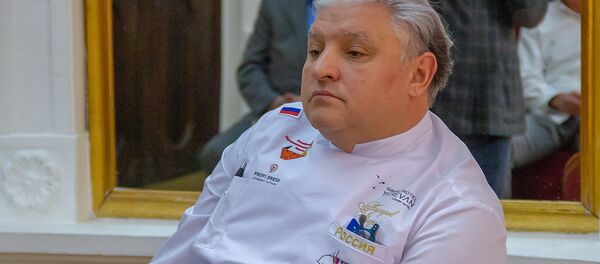 Президент Федерации рестораторов и отельеров России Игорь Бухаров во время круглого стола с рестораторами Армении (3 декабря 2019). Еревaн - Sputnik Արմենիա