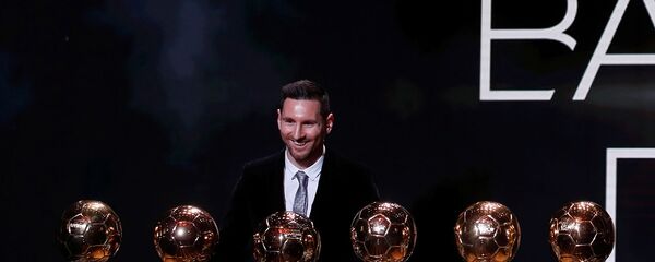 Лионель Месси (Барселонa) с его шестью трофеями Золотой мяч (2 декабря 2019). Париж  - Sputnik Արմենիա
