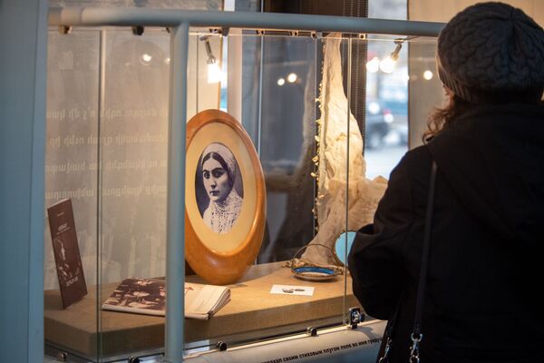 Չարենցի երկու կանայք` Արփենիկը և Իզաբելլան Չարենցի երկու կանայք` Արփենիկը և Իզաբելլան - Sputnik Արմենիա