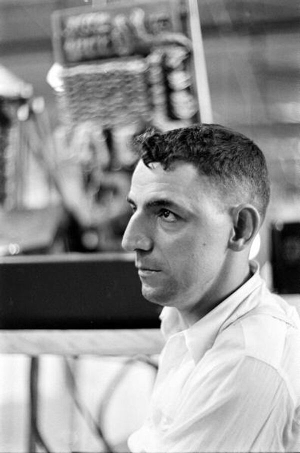 Նրան պարգևատրել են Ջոն Քենեդին ու Իրանի շահը․ ինչպես հաշմանդամ տղան փոխեց աշխարհը Նրան պարգևատրել են Ջոն Քենեդին ու Իրանի շահը․ ինչպես հաշմանդամ տղան փոխեց աշխարհը - Sputnik Արմենիա