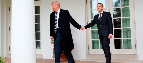 Президенты США и Франции Дональд Трамп и Эммануэль Макрон при входе в Овальный кабинет Белого дома (24 апреля 2018). Вашингтон Президенты США и Франции Дональд Трамп и Эммануэль Макрон при входе в Овальный кабинет Белого дома (24 апреля 2018). Вашингтон - Sputnik Արմենիա