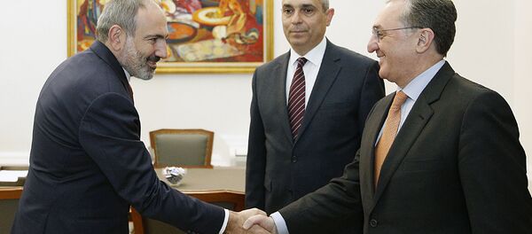 Премьер-министр Никол Пашинян принял глав МИД Армении и Карабаха Зограба Мнацаканяна и Масиса Маиляна (3 декабря 2019). Еревaн - Sputnik Արմենիա