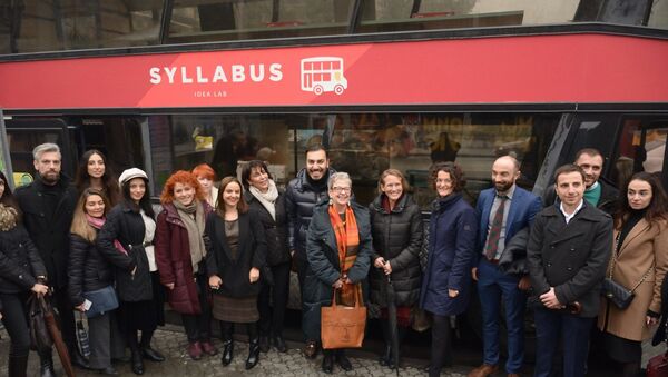 Автобус SyllaBus – мобильная экспериментальная платформа и первый армянский образовательный фэшн-проект подобного плана - Sputnik Армения