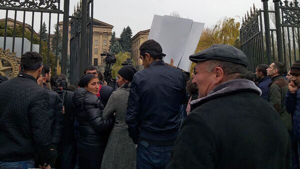 Акция протеста перед зданием Парламента Армении (4 декабря 2019). Еревaн - Sputnik Արմենիա