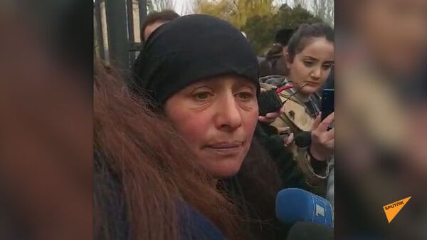 Մահացած զինծառայողի հարազատները բողոքի ակցիա են իրականացնում ԱԺ շենքի դիմաց. տեսանյութ - Sputnik Արմենիա