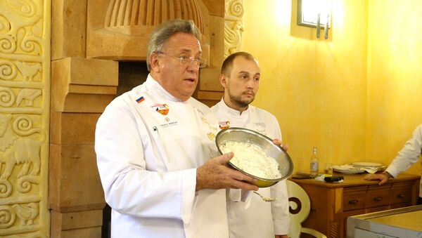 Кремлевский повар провел мастер-класс для гурманов Армении - Sputnik Армения