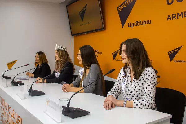 Есть толму и не толстеть: Мисс Ереван сказала, как победила в конкурсе без купальников Есть толму и не толстеть: Мисс Ереван сказала, как победила в конкурсе без купальников - Sputnik Армения