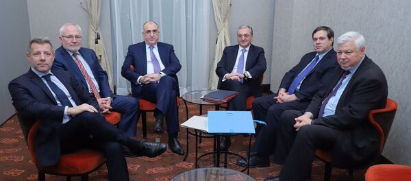  Встреча глав МИД Армении и Азербайджана Зограба Мнацаканяна и Эльмара Мамедъярова с посредниками Минской группы ОБСЕ (4 декабря 2019). Братислава - Sputnik Армения