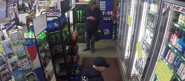 Мужчина инсценировал ограбление магазина ради руки и сердца возлюбленной Мужчина инсценировал ограбление магазина ради руки и сердца возлюбленной - Sputnik Армения