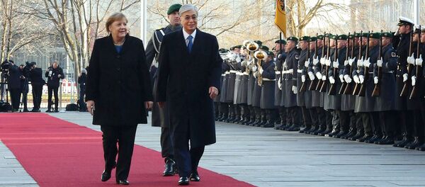 Канцлер ФРГ Ангела Меркель и президент Казахстана Касым-Жомарт Токаев во время официальной церемонии встречи (5 декабря 2019). Берлин Канцлер ФРГ Ангела Меркель и президент Казахстана Касым-Жомарт Токаев во время официальной церемонии встречи (5 декабря 2019). Берлин - Sputnik Արմենիա