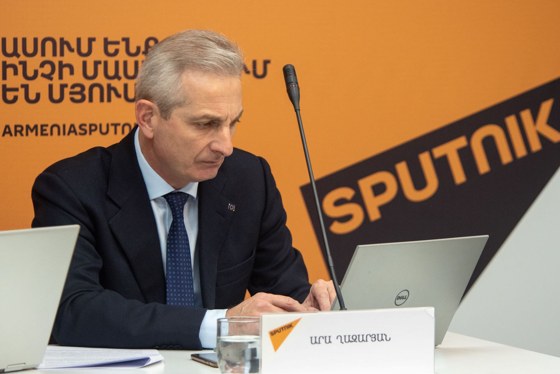 Ара Казарян на пресс-конференции по теме судебного иска телекомпании А1+ к правительству Армении (6 декабря 2019). Еревaн - Sputnik Армения, 1920, 12.08.2025