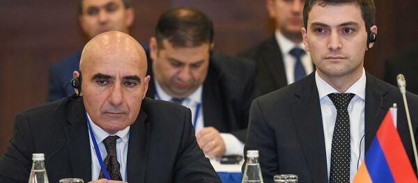 Армянская делегация на 14-м заседании межправительственной комиссии по проекту TRACECA (6 декабря 2019). Баку Армянская делегация на 14-м заседании межправительственной комиссии по проекту TRACECA (6 декабря 2019). Баку - Sputnik Արմենիա