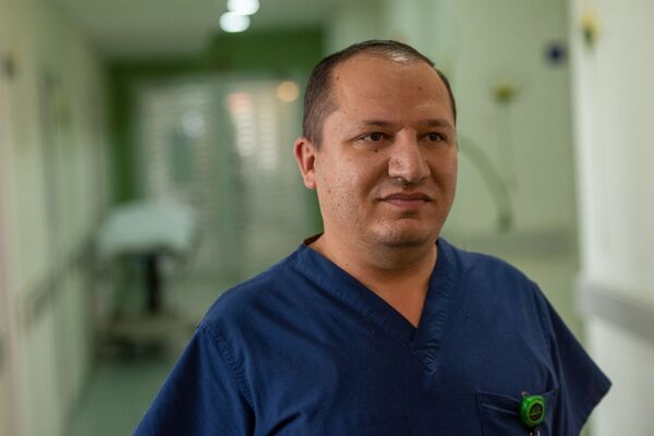 Как я напишу письмо Деду Морозу?: петарда взорвалась в руке 10-летнего Гаруша - Sputnik Армения