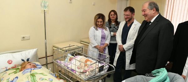 Президент Армен Саркисян посетил Австрийскую больницу матери и ребенка (7 декабря 2019). Гюмри - Sputnik Արմենիա