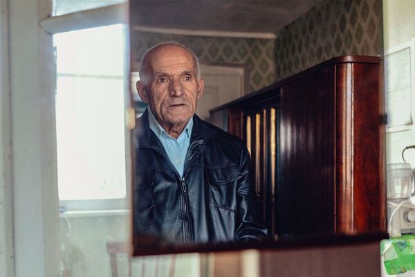 Не подведите ребята, ни армян, ни себя: как дядя Шаварш наставляет мигрантов Осетии - Sputnik Армения