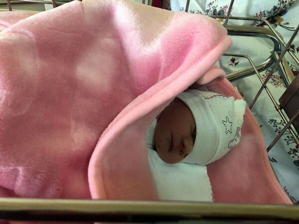 Ровно в 11:41: в Гюмри в годовщину землетрясения родилась девочка Ровно в 11:41: в Гюмри в годовщину землетрясения родилась девочка - Sputnik Армения