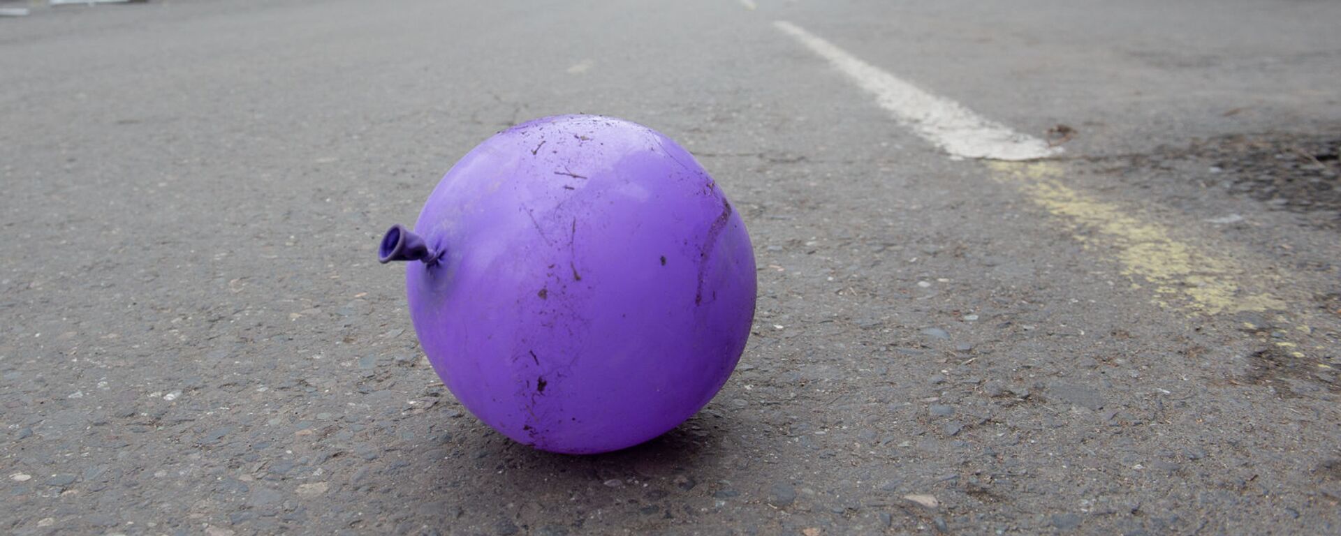 Заброшенный воздушный шарик у медицинского центра Сурб Асвацамайр - Sputnik Արմենիա, 1920, 23.08.2021