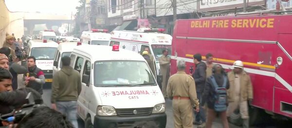 Автомобили скорой помощи и пожарной службы на месте пожара (8 декабря 2019). Нью-Дели - Sputnik Армения