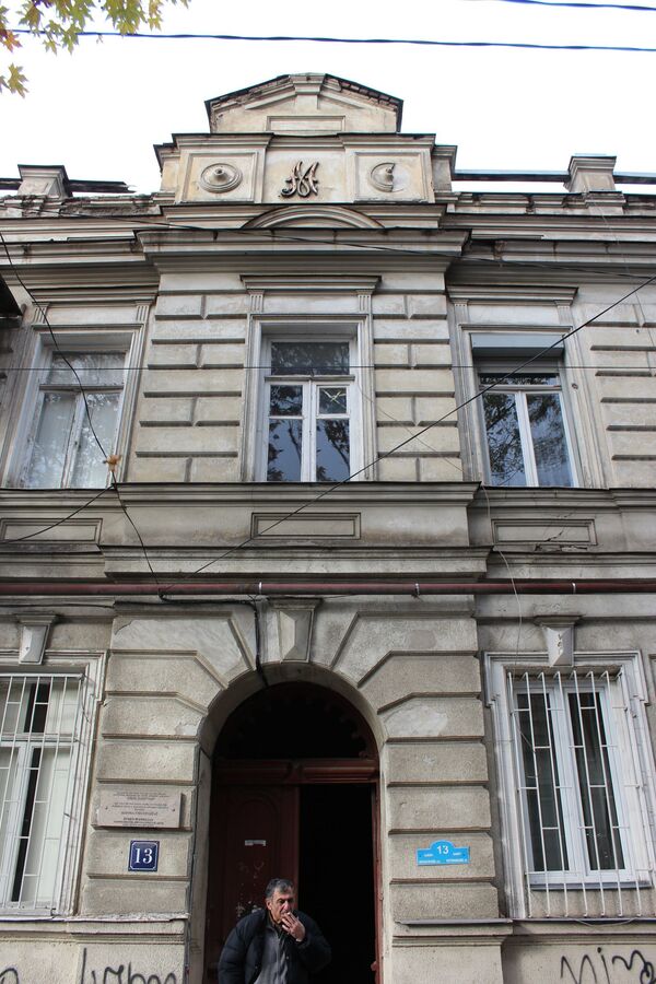 Этот пункт биографии Рубена Мамуляна не давал покоя грузинской соседке режиссера - Sputnik Армения