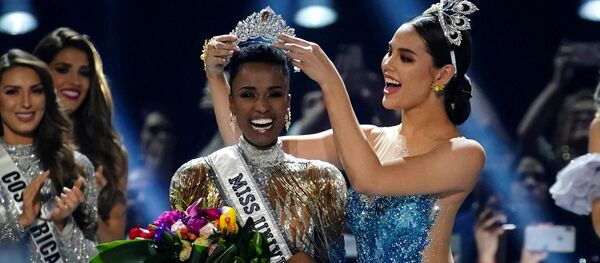 Победительница международного конкурса красоты Мисс Вселенная в 2019 году представительница ЮАР Зозибини Тунзи - Sputnik Արմենիա