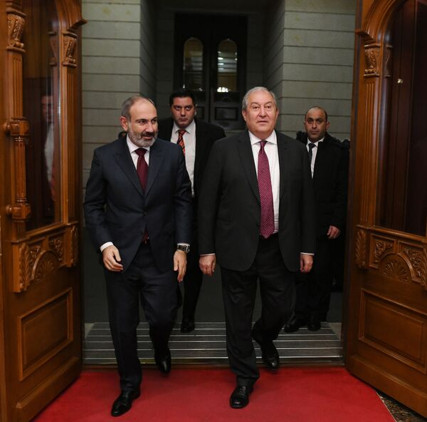 Новый год должен быть более успешным: президент и премьер Армении разобрали ошибки 2019-го - Sputnik Армения