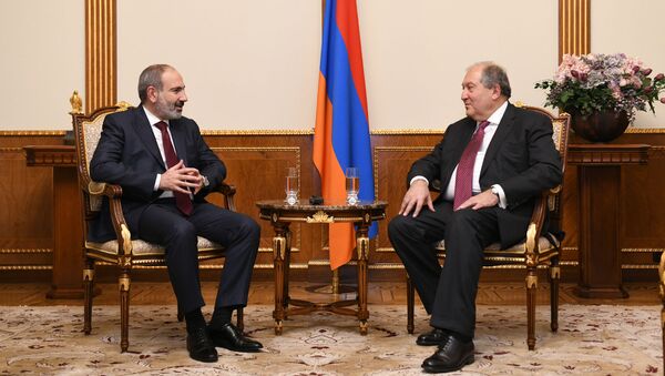 Встреча премьер-министра Никола Пашиняна и президента Армена Саркисяна (9 декабря 2019). Еревaн - Sputnik Армения