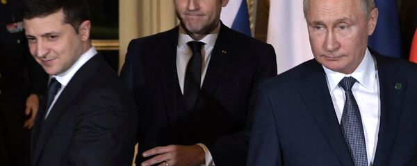 Президент РФ Владимир Путин, президент Франции Эммануэль Макрон и президент Украины Владимир Зеленский (справа налево) во время встречи в Нормандском формате в Елисейском дворце (9 декабря 2019). Париж - Sputnik Արմենիա