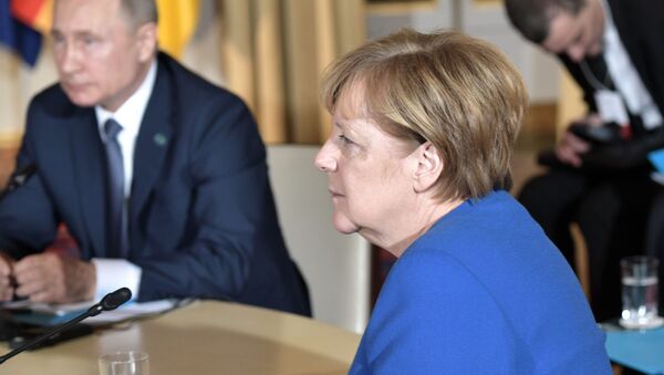 Президент РФ Владимир Путин и  федеральный канцлер Германии Ангела Меркель во время встречи в Нормандском формате в Елисейском дворце (9 декабря 2019). Париж - Sputnik Армения