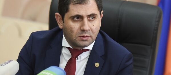 Министр территориального управления и инфраструктур Сурен Папикян во время пресс-конференции на ААЭС (10 декабря 2019). Мецамор Министр территориального управления и инфраструктур Сурен Папикян во время пресс-конференции на ААЭС (10 декабря 2019). Мецамор - Sputnik Արմենիա