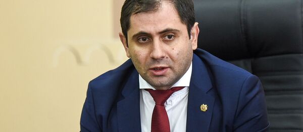 Министр территориального управления и инфраструктур Сурен Папикян во время пресс-конференции на ААЭС (10 декабря 2019). Мецамор Министр территориального управления и инфраструктур Сурен Папикян во время пресс-конференции на ААЭС (10 декабря 2019). Мецамор - Sputnik Արմենիա
