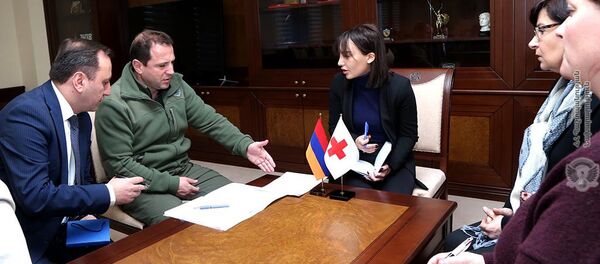 Министр обороны Давид Тоноян принял делегацию МККК во главе с председателем Клэр Мейтро (10 декабря 2019). Еревaн Министр обороны Давид Тоноян принял делегацию МККК во главе с председателем Клэр Мейтро (10 декабря 2019). Еревaн - Sputnik Արմենիա