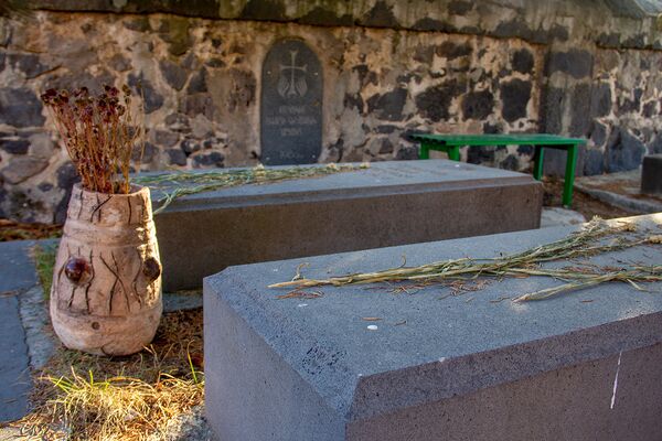 Ինչու է ոչ միանձնուհի կինը թաղված Օձունի եկեղեցու բակում, կամ հայկական մայր Թերեզան - Sputnik Արմենիա