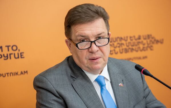 Ինչպես են աղբահավաք մեքենաները երևանյան բակեր մտնելու. Ռուսաստանից լուծում են առաջարկում - Sputnik Արմենիա