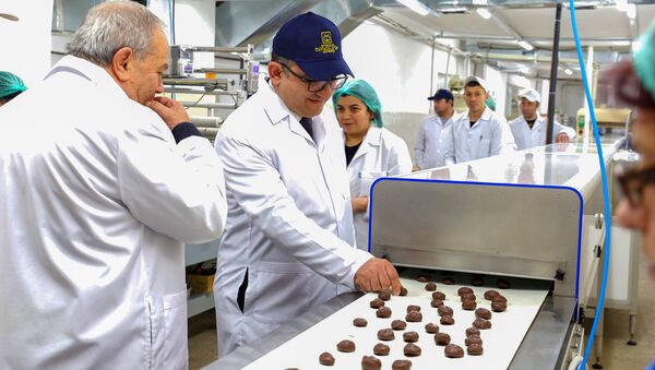 Министр экономики Тигран Хачатрян посетил Еревaнскую шоколадную фабрику (9 декабря 2019). Еревaн - Sputnik Արմենիա