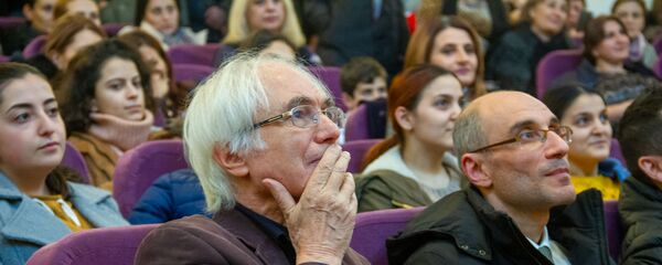 Лекция композитора Тиграна Мансуряна “Музыка и поэзия” в зале Национальной библиотеки Армении (12 декабря 2019). Еревaн - Sputnik Армения