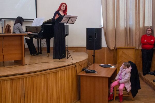 Помнишь, р должен звучать твердо? Маэстро Мансурян прочел лекцию о язычестве и поэзии  - Sputnik Армения