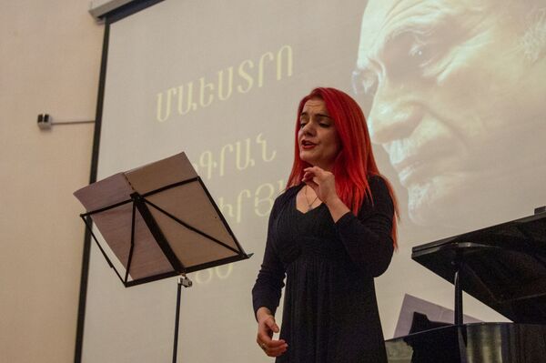 Помнишь, р должен звучать твердо? Маэстро Мансурян прочел лекцию о язычестве и поэзии  - Sputnik Армения