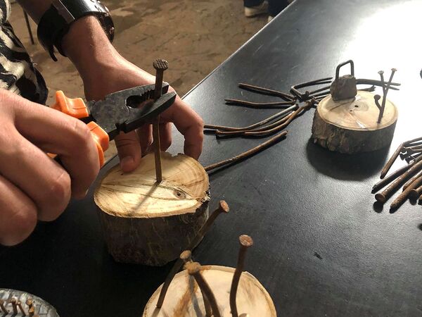 Горсть гвоздей с могилы домика-времянки: как гюмрийцы нашли способ оживить прошлое - Sputnik Армения